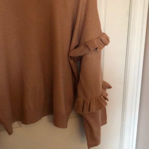 Crew neck ruffle sweater! - Picture 2 of 3